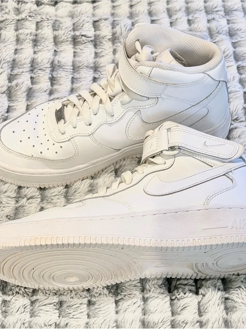 Nike Youth White High-Top AIR FORCE ONES Sneakers 6.5Y